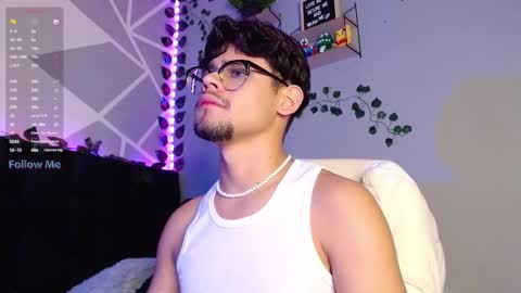 Snapshot of isaac_saenz chatting on December 2024 01:52:02 AM Isaac Saenz. online show from December 2024 01:52:02 AM