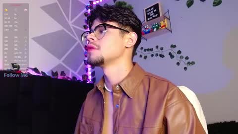 Snapshot of isaac_saenz chatting on December 2024 10:18:02 PM Isaac Saenz. online show from December 2024 10:18:02 PM