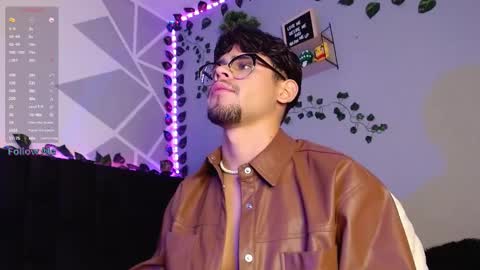 Snapshot of isaac_saenz chatting on December 2024 01:25:02 AM Isaac Saenz. online show from December 2024 01:25:02 AM