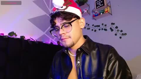 Snapshot of isaac_saenz chatting on December 2024 11:12:02 PM Isaac Saenz. online show from December 2024 11:12:02 PM