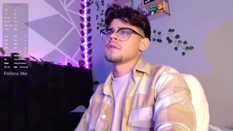 Snapshot of isaac_saenz chatting on December 2024 04:46:01 AM Isaac Saenz. online show from December 2024 04:46:01 AM