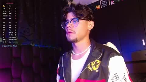 Snapshot of isaac_saenz chatting on January 2025 10:34:01 PM Isaac Saenz. online show from January 2025 10:34:01 PM