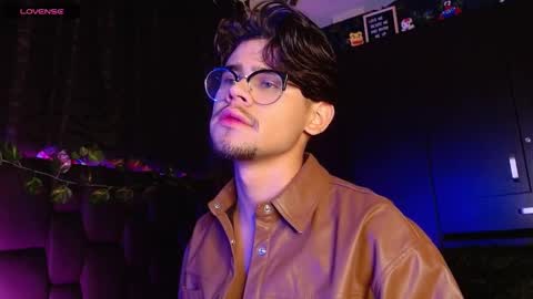 Snapshot of isaac_saenz chatting on January 2025 09:55:02 PM Isaac Saenz. online show from January 2025 09:55:02 PM