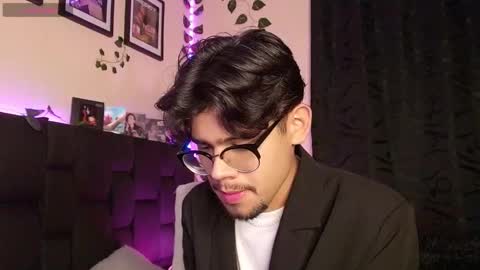 Snapshot of isaac_saenz chatting on January 2025 11:13:01 PM Isaac Saenz. online show from January 2025 11:13:01 PM