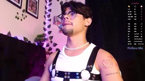 Snapshot of isaac_saenz chatting on February 2025 01:34:01 AM Isaac Saenz. online show from February 2025 01:34:01 AM