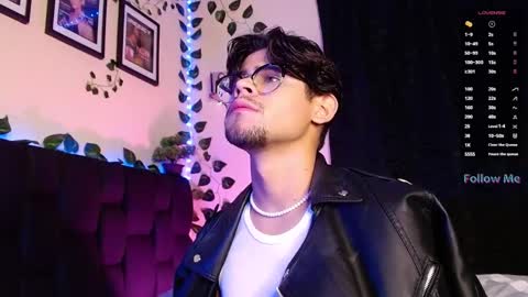 Snapshot of isaac_saenz chatting on February 2025 11:14:02 PM Isaac Saenz. online show from February 2025 11:14:02 PM