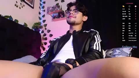 Snapshot of isaac_saenz chatting on February 2025 10:25:02 PM Isaac Saenz. online show from February 2025 10:25:02 PM