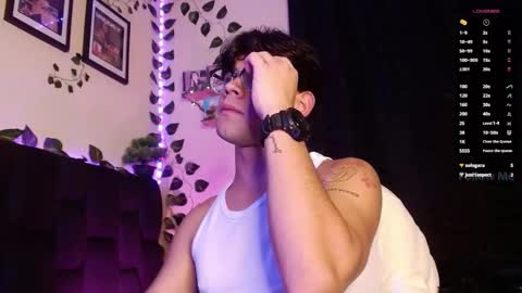 Snapshot of isaac_saenz chatting on February 2025 01:11:02 AM Isaac Saenz. online show from February 2025 01:11:02 AM