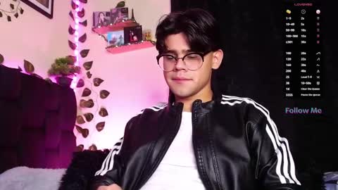 Snapshot of isaac_saenz chatting on February 2025 12:05:01 AM Isaac Saenz. online show from February 2025 12:05:01 AM