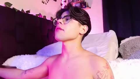 Snapshot of isaac_saenz chatting on March 2025 09:46:02 AM Isaac Saenz. online show from March 2025 09:46:02 AM