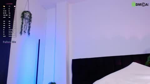 Snapshot of isaac_saenz chatting on September 2025 01:20:02 AM Isaac Saenz. online show from September 2025 01:20:02 AM