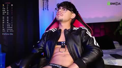 Snapshot of isaac_saenz chatting on October 2025 01:35:01 AM Isaac Saenz. online show from October 2025 01:35:01 AM