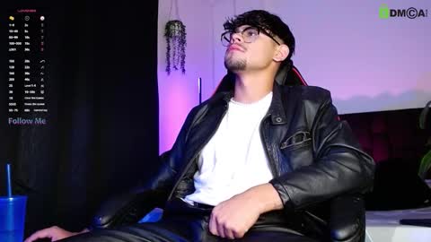 Snapshot of isaac_saenz chatting on October 2025 11:03:02 PM Isaac Saenz. online show from October 2025 11:03:02 PM