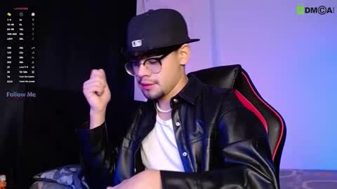 Snapshot of isaac_saenz chatting on November 2025 10:01:01 PM Isaac Saenz. online show from November 2025 10:01:01 PM