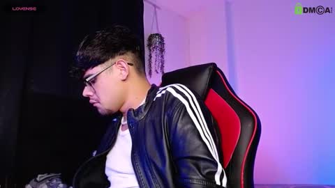 Snapshot of isaac_saenz chatting on November 2025 12:55:01 AM Isaac Saenz. online show from November 2025 12:55:01 AM