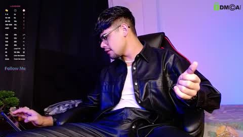 Snapshot of isaac_saenz chatting on November 2025 12:31:01 AM Isaac Saenz. online show from November 2025 12:31:01 AM