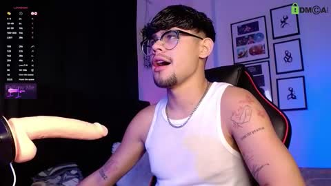 Snapshot of isaac_saenz chatting on November 2025 09:25:02 PM Isaac Saenz. online show from November 2025 09:25:02 PM