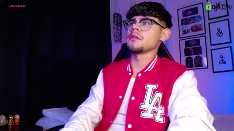 Snapshot of isaac_saenz chatting on December 2025 12:31:02 AM Isaac Saenz. online show from December 2025 12:31:02 AM