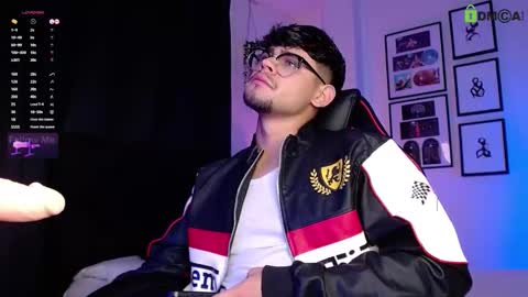 Snapshot of isaac_saenz chatting on December 2025 11:24:01 PM Isaac Saenz. online show from December 2025 11:24:01 PM