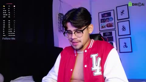 Snapshot of isaac_saenz chatting on December 2025 11:43:01 PM Isaac Saenz. online show from December 2025 11:43:01 PM