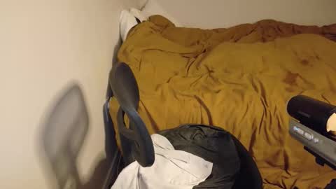 isaac online show from December 2025 08:38:02 PM