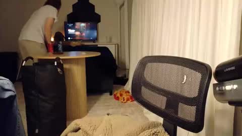 isaac online show from April 2026 09:56:01 AM