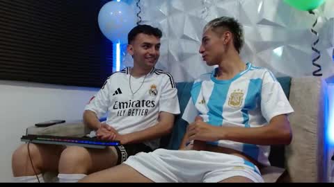 Snapshot of isaac_tan chatting on September 2025 04:12:02 AM Isaac tan online show from September 2025 04:12:02 AM