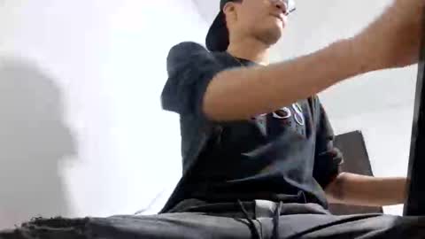 Isaac online show from November 2025 02:55:01 AM