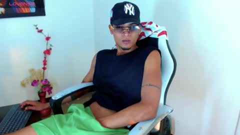 Snapshot of isaacas chatting on November 2025 12:27:01 PM Isaacas online show from November 2025 12:27:01 PM