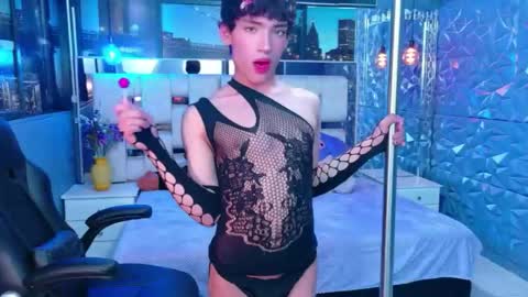 isaacnova online show from April 2026 08:34:01 PM