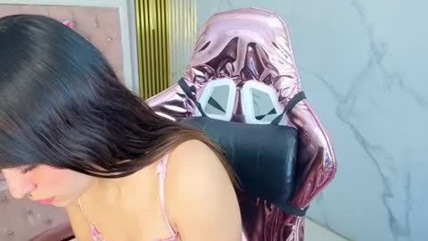 Snapshot of isabeau_s chatting on June 2026 01:37:01 PM isabeau_s online show from June 2026 01:37:01 PM