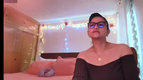 Isabeel Sofia online show from May 2026 11:39:02 AM