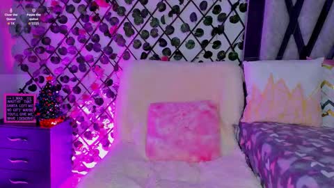 Snapshot of isabel_jamess chatting on December 2025 10:27:02 PM Isa online show from December 2025 10:27:02 PM