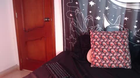 Snapshot of isabella__dark chatting on January 2025 09:41:01 PM    online show from January 2025 09:41:01 PM