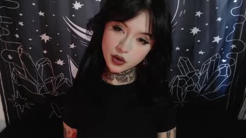 Snapshot of isabella__dark chatting on January 2025 10:30:02 PM    online show from January 2025 10:30:02 PM