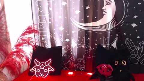 Snapshot of isabella__dark chatting on February 2025 07:32:02 PM    online show from February 2025 07:32:02 PM