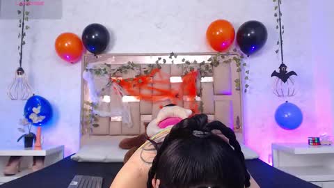 Isa Online 11pm to 5am Colombia time online show from October 2025 04:09:01 AM