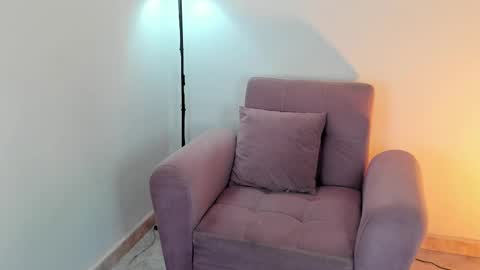 Snapshot of isabella_jones9 chatting on December 2025 12:38:02 AM ISABELLA online show from December 2025 12:38:02 AM