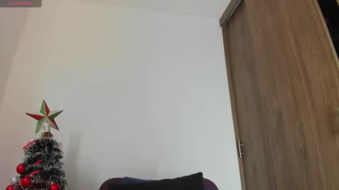 Snapshot of isabella_lopez_ chatting on December 2025 09:55:01 PM Isabel Lopez online show from December 2025 09:55:01 PM