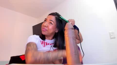 Snapshot of isabella_lopez_ chatting on February 2026 05:27:01 PM Isabel Lopez online show from February 2026 05:27:01 PM