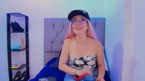 Snapshot of isabella_noir1 chatting on June 2026 07:03:02 PM Isabella online show from June 2026 07:03:02 PM
