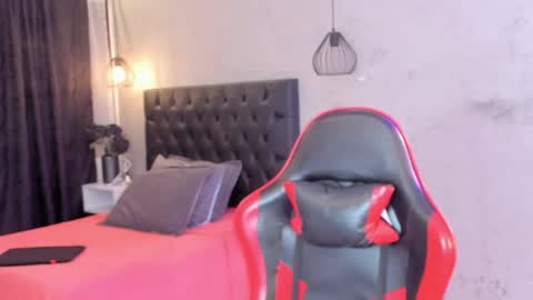 Snapshot of isabella_nowa chatting on April 2026 11:45:02 AM Isabella Nowa online show from April 2026 11:45:02 AM