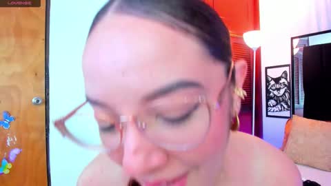 Snapshot of isabella_queen8 chatting on March 2026 01:21:02 AM Isabella Your Queen online show from March 2026 01:21:02 AM