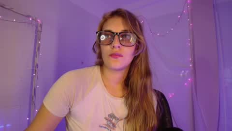 Isabella Rros online show from November 2025 10:47:01 PM