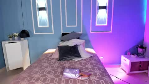 isabella zc online show from May 2026 12:00:01 PM