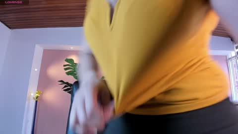 Snapshot of isabellaajoness chatting on February 2025 12:25:02 PM Isabella Everyday From 0530 to 1430 Col Time online show from February 2025 12:25:02 PM