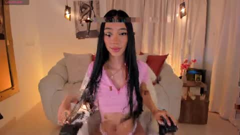 Snapshot of isabellalux_ chatting on May 2026 05:09:02 PM ISABELLA online show from May 2026 05:09:02 PM
