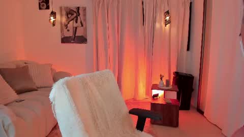 Snapshot of isabellalux_ chatting on June 2026 05:39:02 PM ISABELLA online show from June 2026 05:39:02 PM