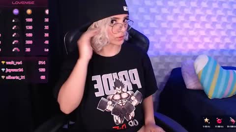 Isabella Mout  online show from January 2025 05:40:02 AM