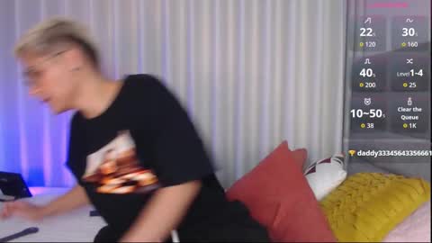 Isabella Mout  online show from November 2025 03:33:02 PM